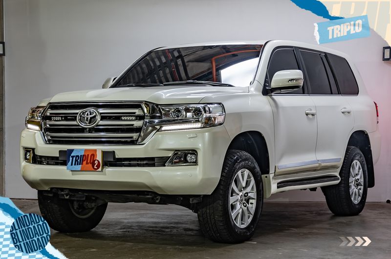 TOYOTA LAND CRUISER 200 VX 2017