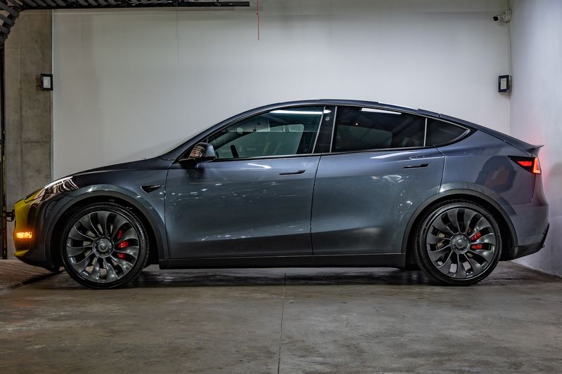 TESLA MODEL Y LONG RANGE PERFORMANCE 2023