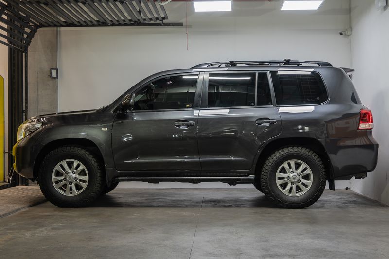 TOYOTA LAND CRUISER 200 VXL V8 2010