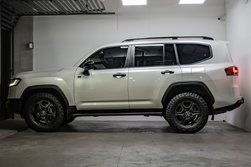 TOYOTA LAND CRUISER LC 300 GR-S 3.4 2023