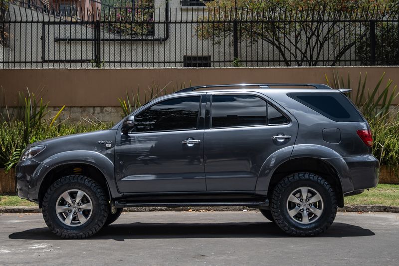 TOYOTA FORTUNER SR5 2008